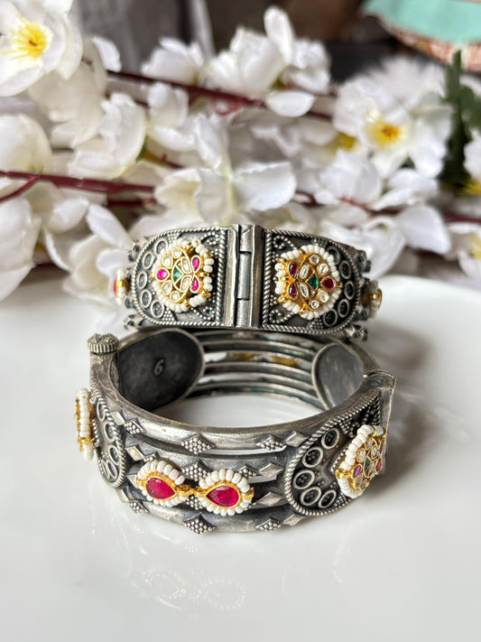 Elegant Kundan Kada for Festive Charm