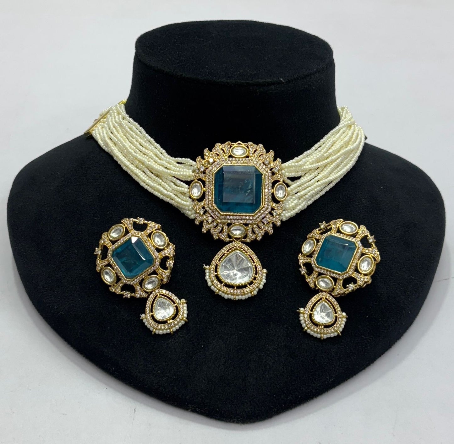 Chandbeli Choker