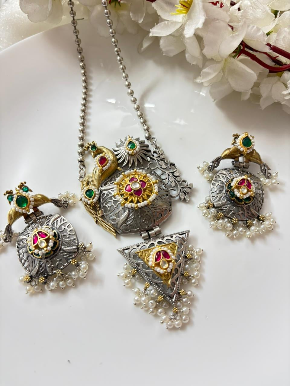 Antique Kundan Fusion Necklace with Earrings