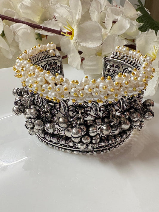 Vintage Pearl Fusion Silver Handcuff