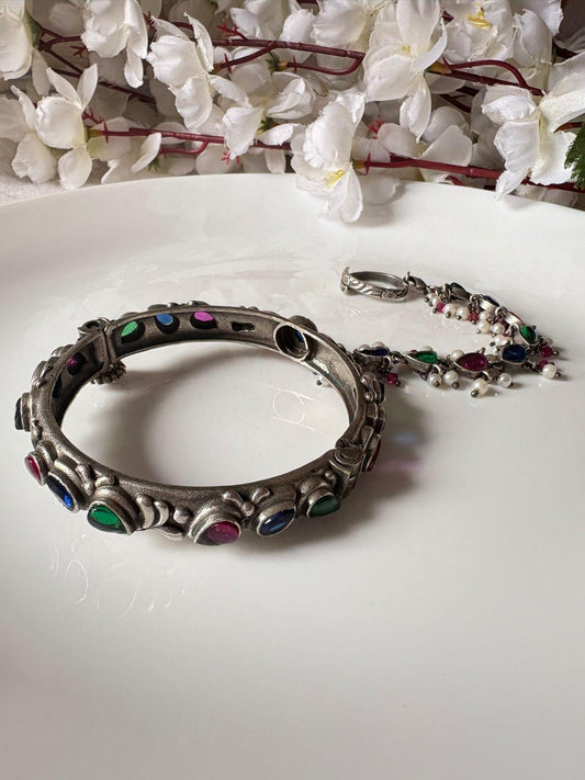 Antique Silver Haathphool with multicolour & Pearls