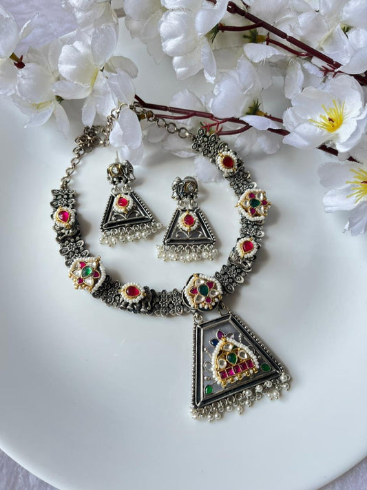 Kundan Kalakriti: Regal Craftsmanship