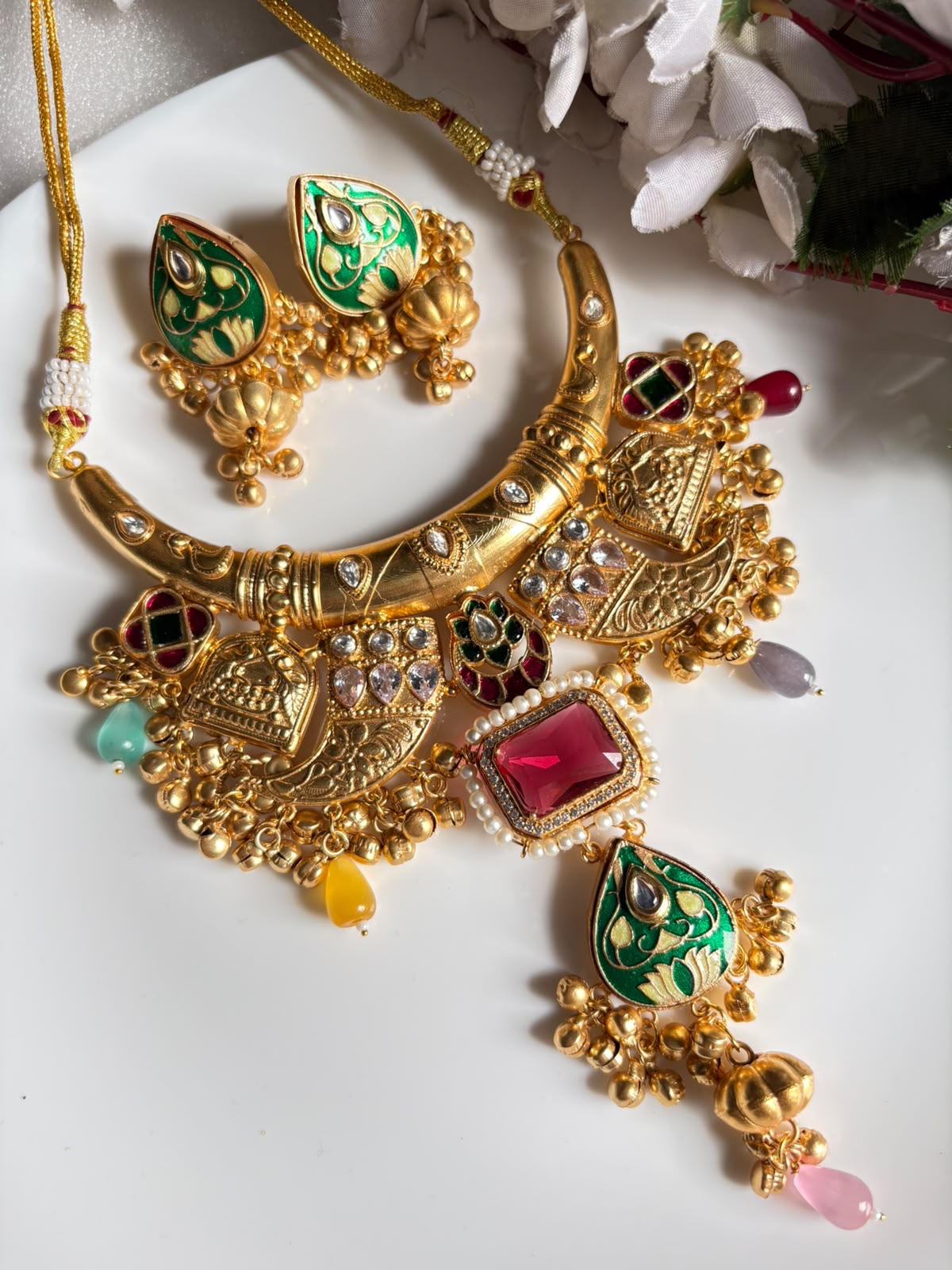 Regal Lotus Kundan Neckla