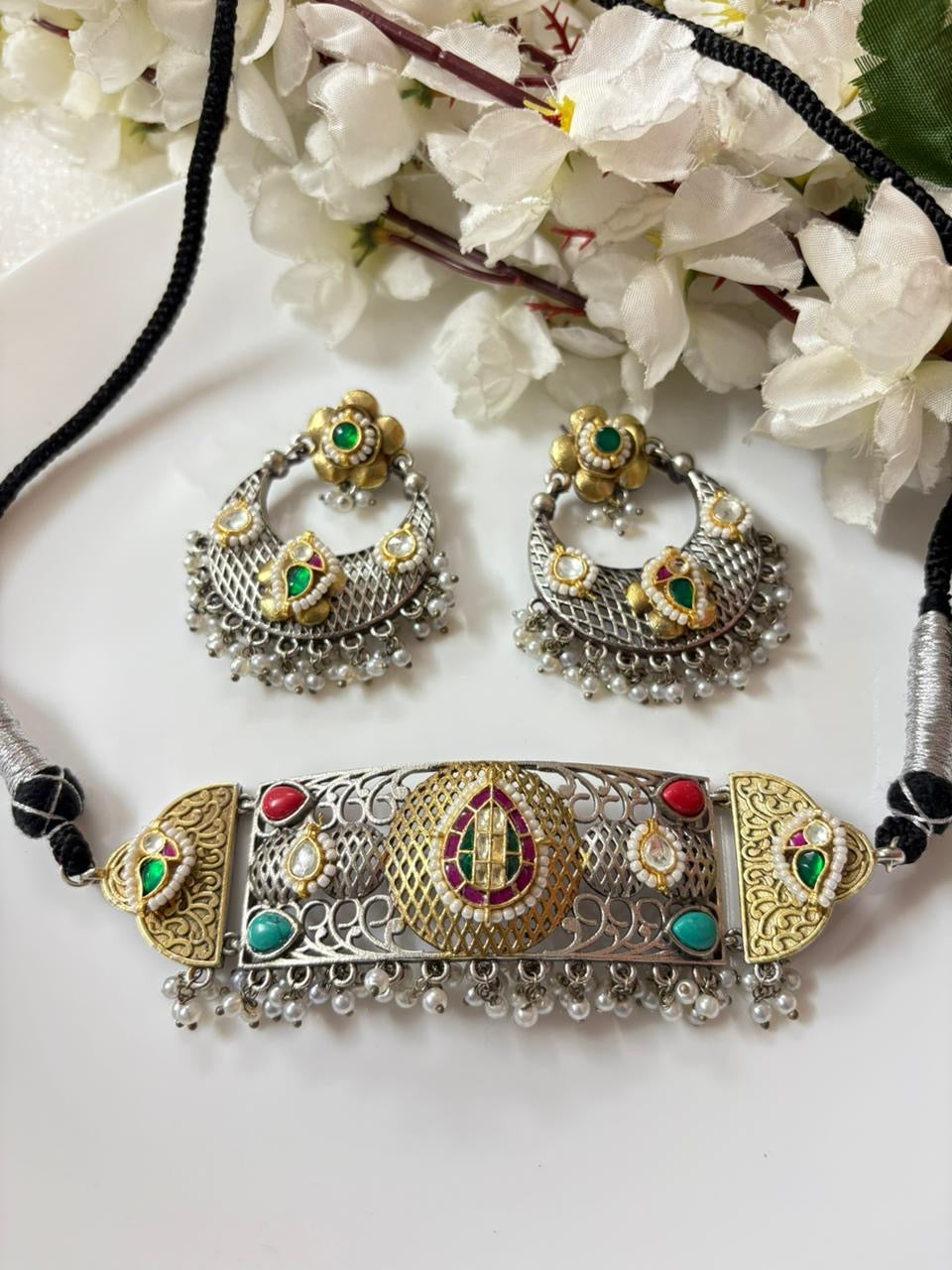 Elegant Kundan Fusion Choker Necklace with Earrings