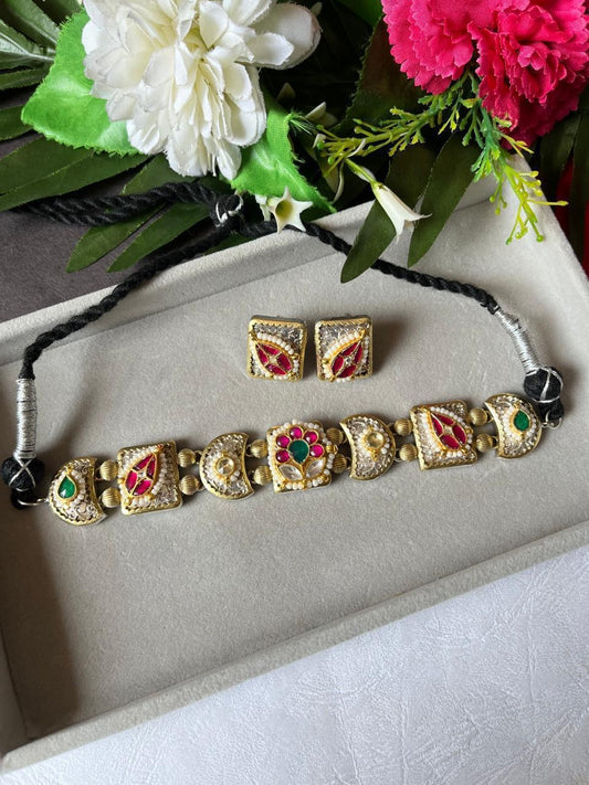 Maharani Mood: Red-Green Stonework Oxidised Set๐๐