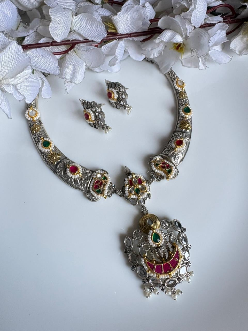 Royal Dual-Tone Kundan Hasli Set