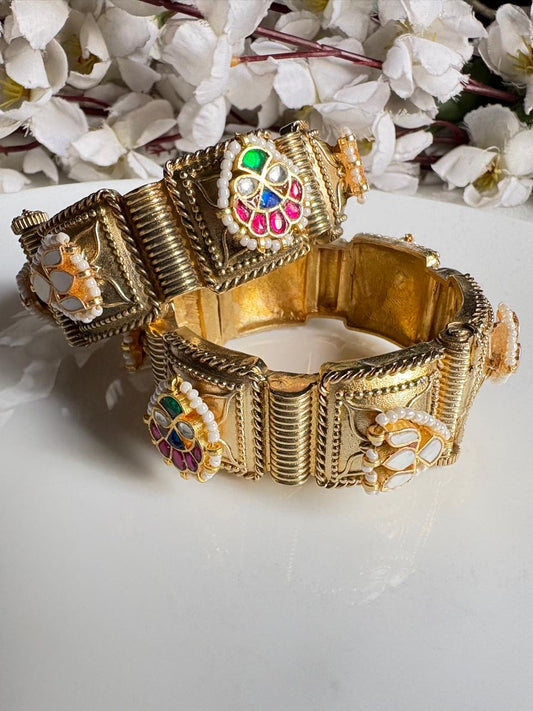 Regal Motif Kadas with Kundan Detailing🦋🦋Adjustable