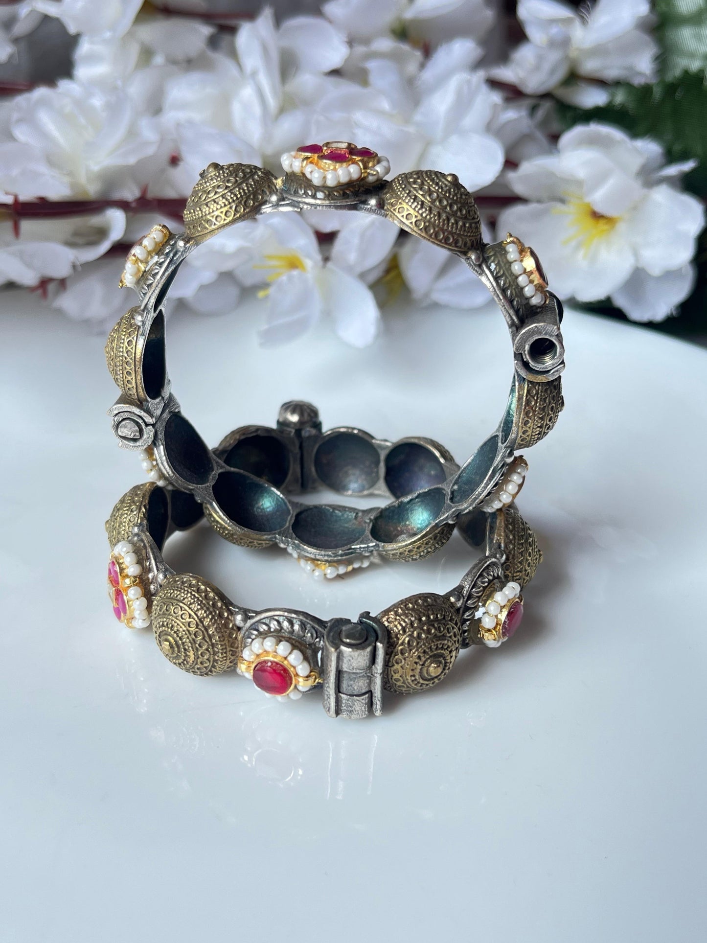 Elegant Kundan Kada for Festive Charm