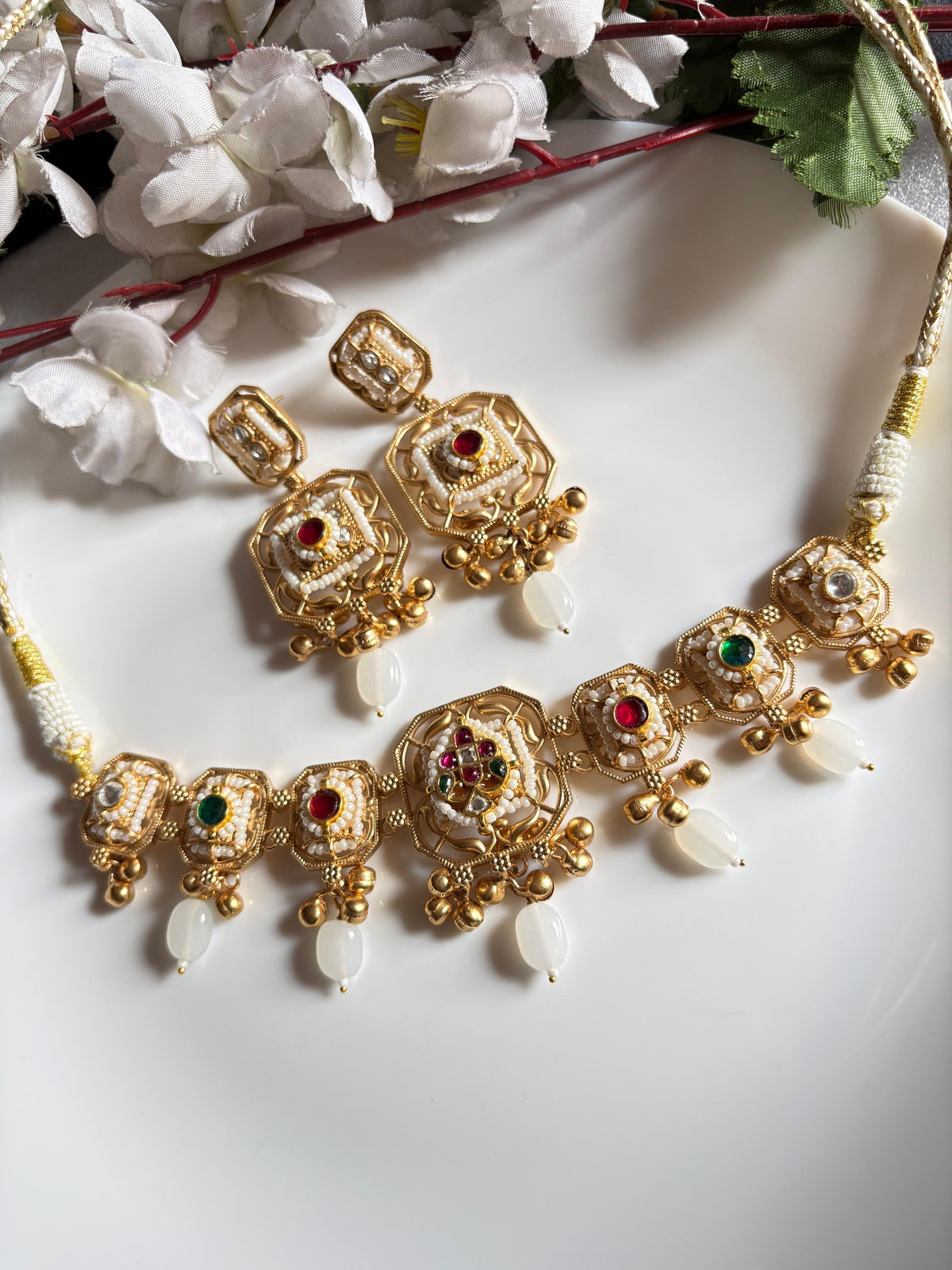 Noor-e-Neelam Choker