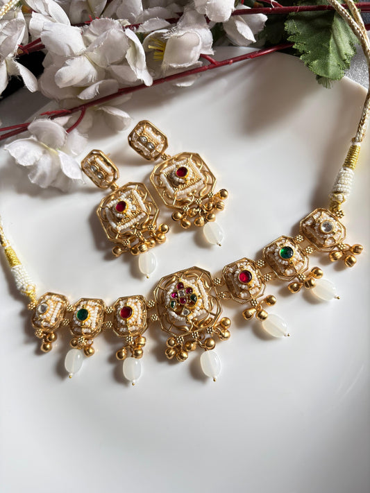 Noor-e-Neelam Choker