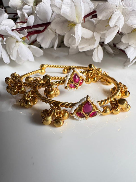 Gulnaar Kundan Bangles
