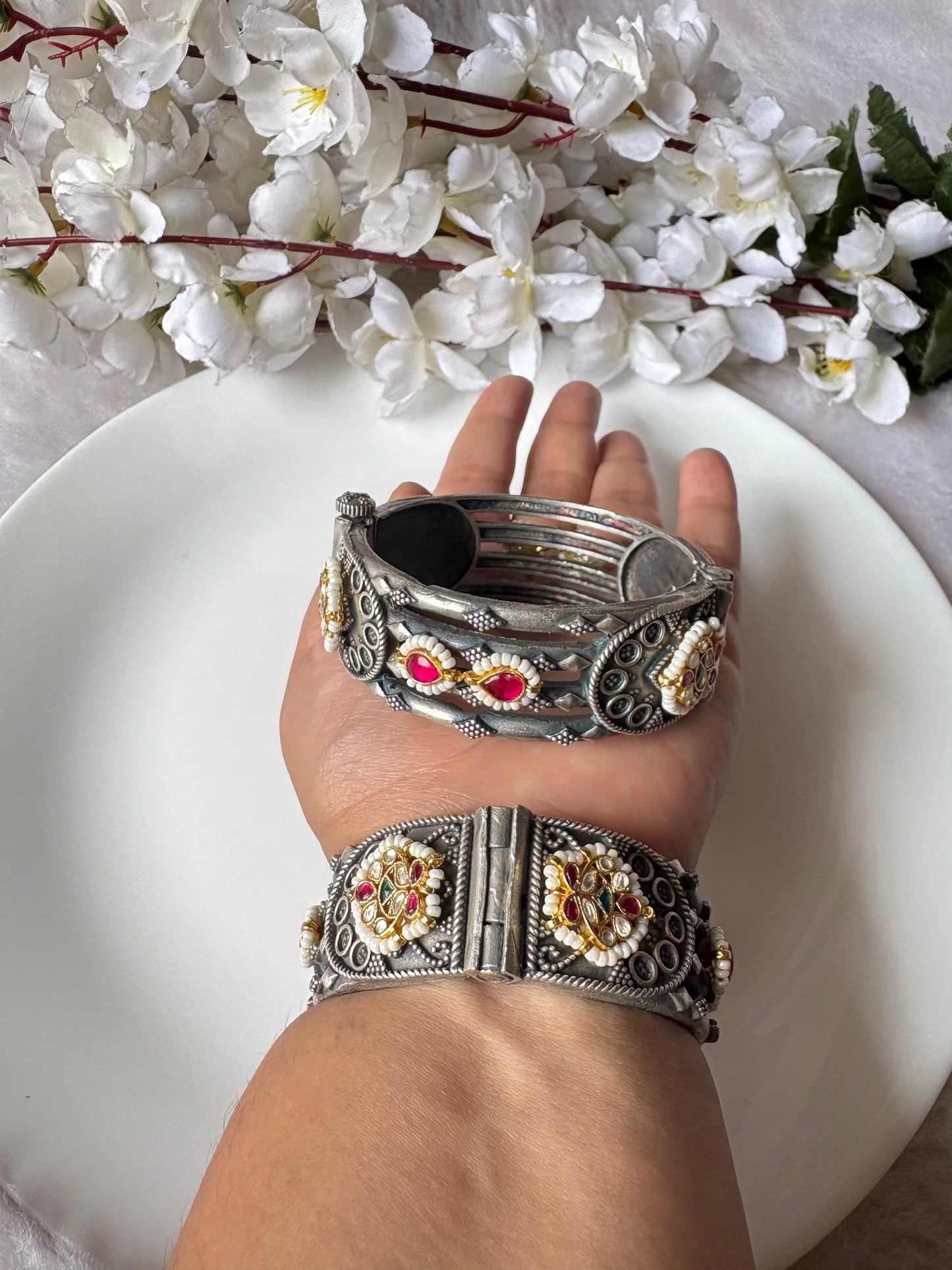 Elegant Kundan Kada for Festive Charm