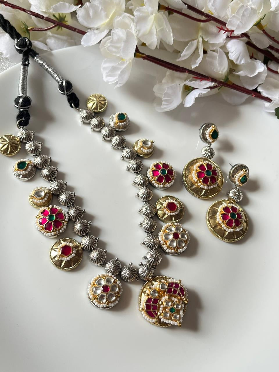 Antique Finish Kundan Necklace with Matching Earrings