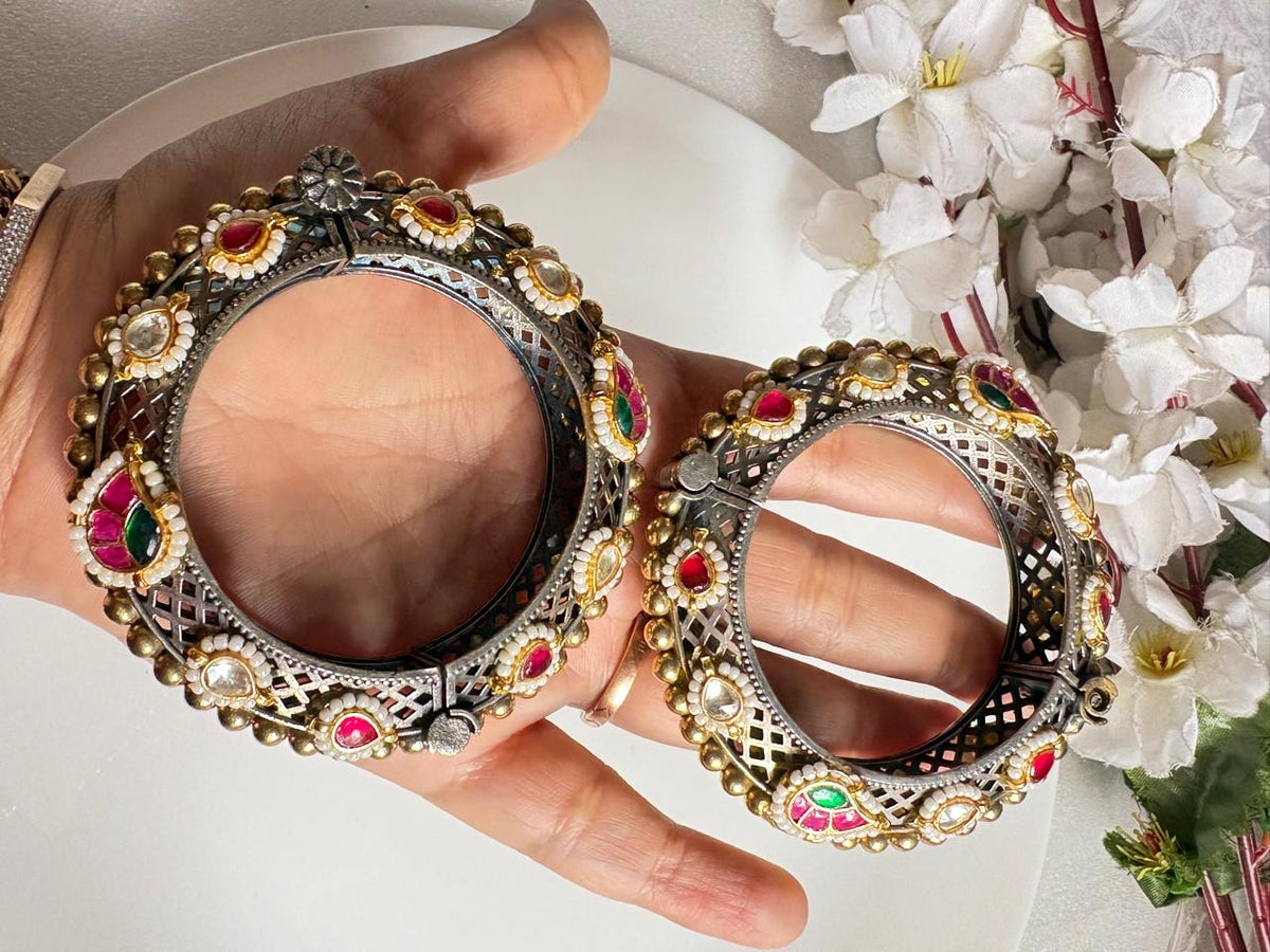 Elegant Kundan Kada for Festive Charm