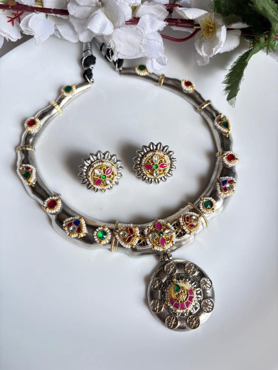 Royal Dual-Tone Kundan Hasli Set