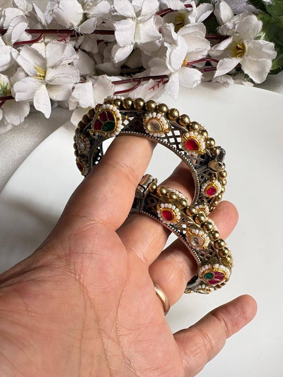 Elegant Kundan Kada for Festive Charm