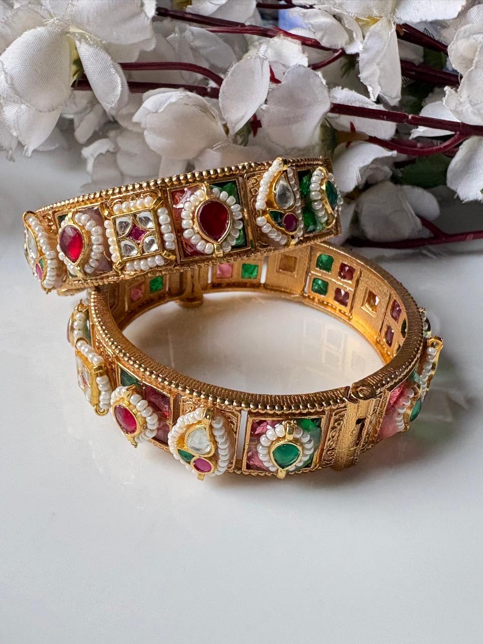 Elegant Kundan Kada for Festive Charm