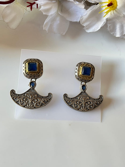 Vintage Half-Moon Drop Earrings💙💙