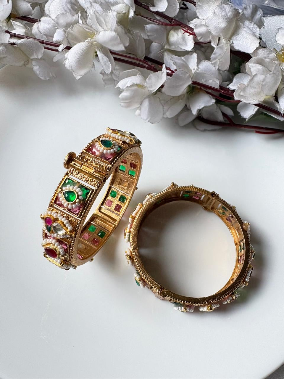 Elegant Kundan Kada for Festive Charm