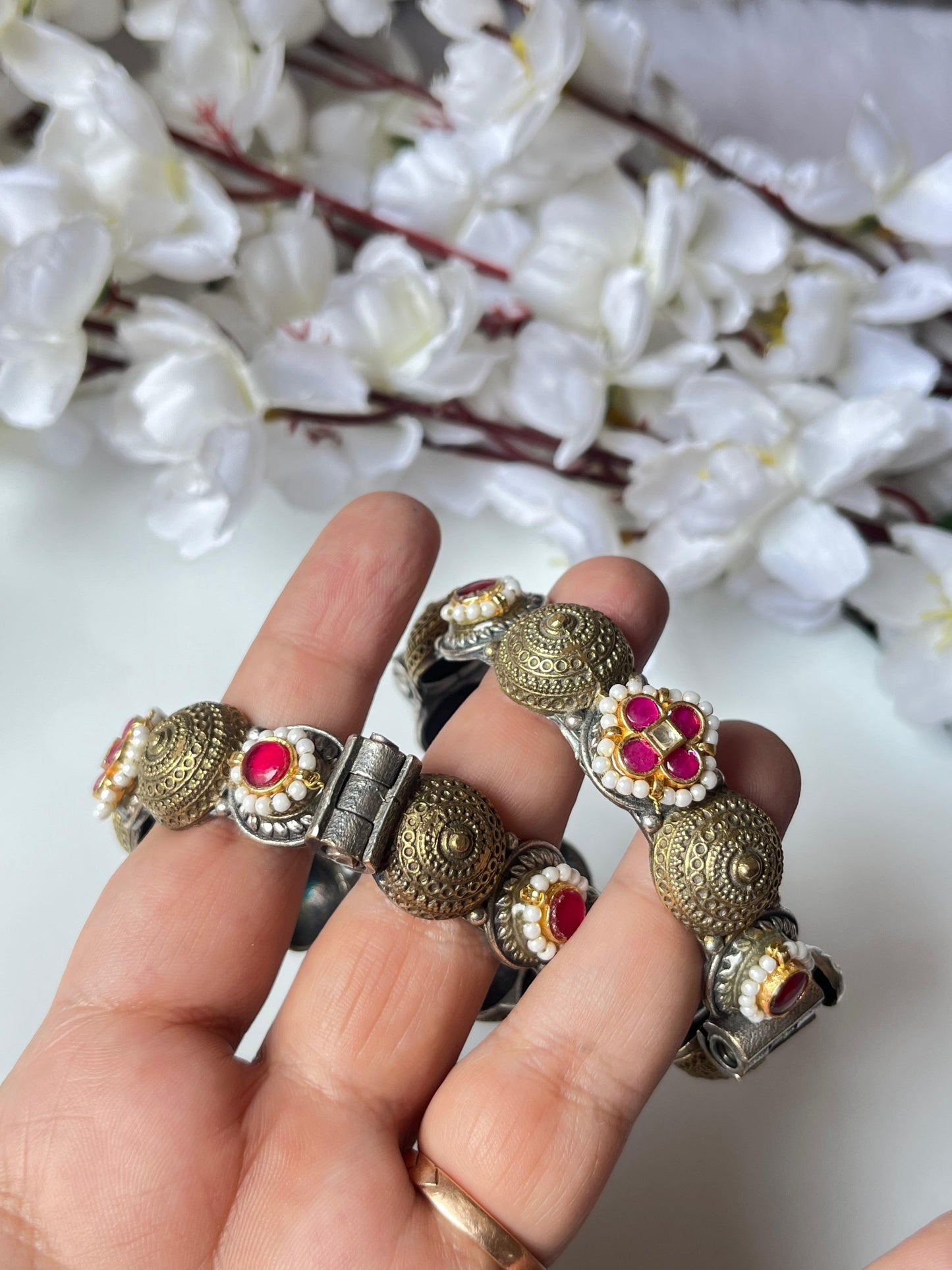 Elegant Kundan Kada for Festive Charm