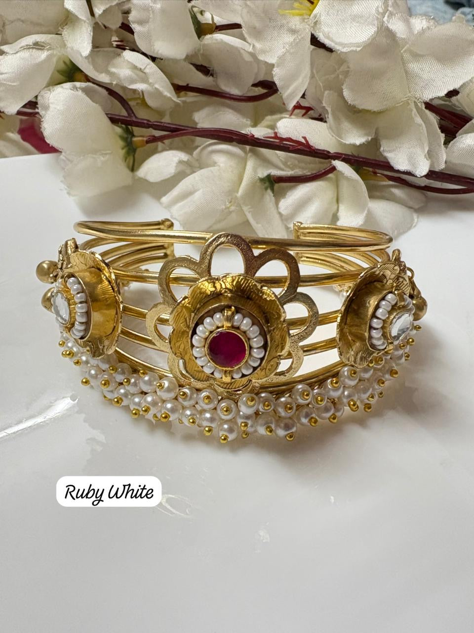 Regal Bloom Kundan Bangle – Ruby Elegance
