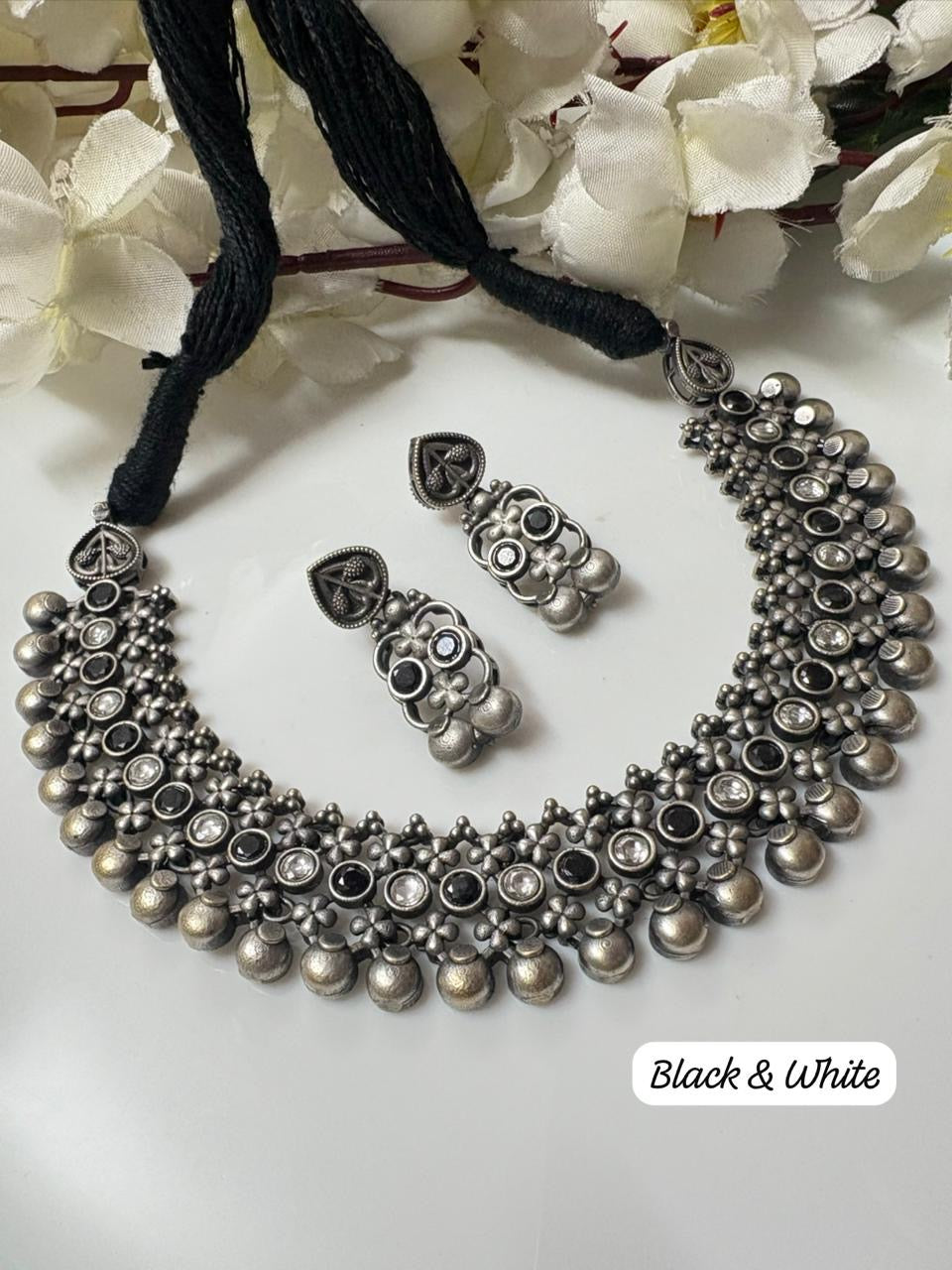 Noor-e-Neelam Choker