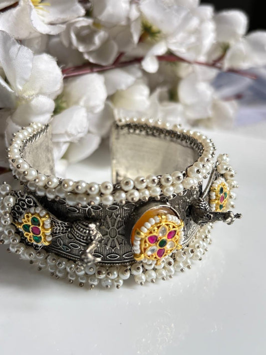Regal Pearl-Embellished Kundan Bangles